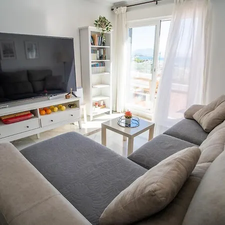 Sea Views And Walk To 2 Bed Rdr493 *