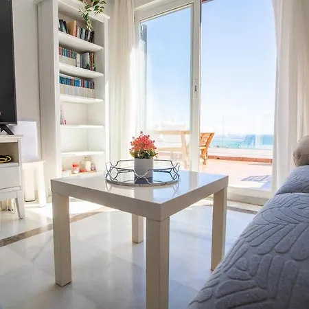 Sea Views And Walk To 2 Bed Rdr493 *