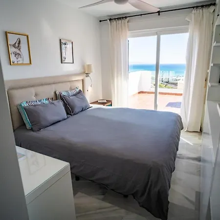 Sea Views And Walk To 2 Bed Rdr493 *